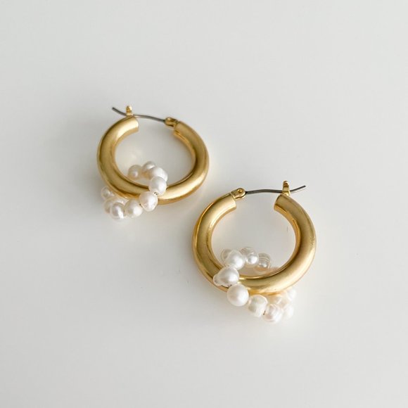 Madewell Pearl Ring Medium Hoop Earrings (Vintage Gold) - Picture 2 of 3